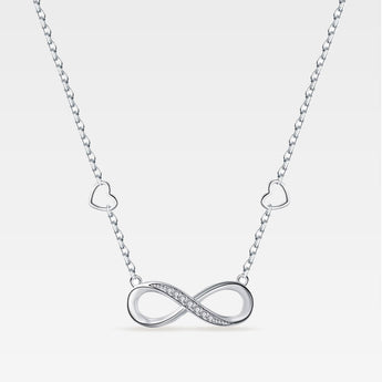 Silverhalsband med infinitysymbol i 925 sterling silver infattat med cubic zirkonia stenar.