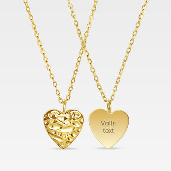 hjärtformat halsband med personlig gravyr i 18k guldplätering