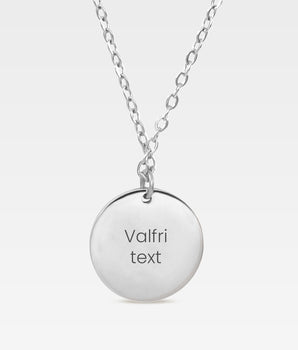 Halsband med rund silver berlock för personlig gravyr