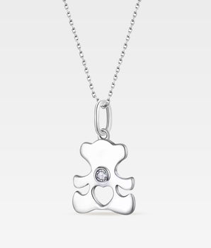 Silverhalsband med nallebjörn, vit zirkoniasten och hjärtformad detalj – i äkta 925 sterling silver.